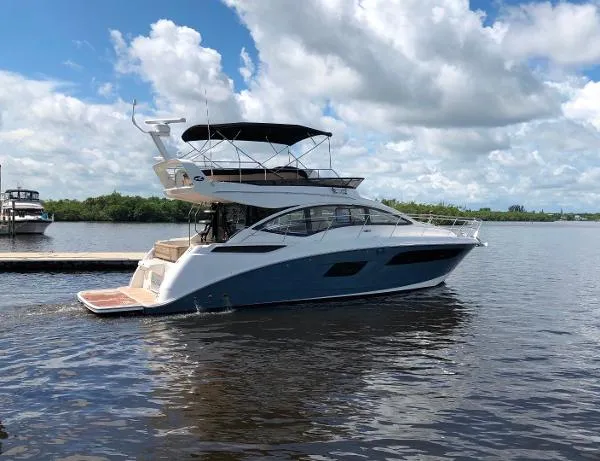 Slide: The Image of Sea Ray Fly 400 2018 - 6