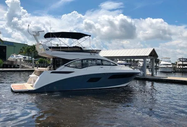 Slide: The Image of Sea Ray Fly 400 2018 - 8