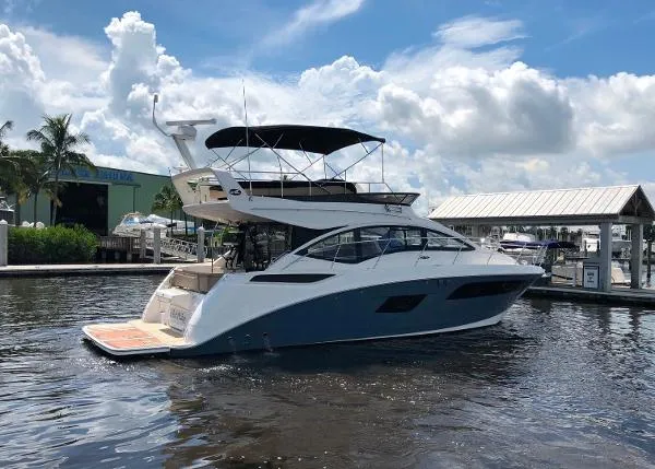 Slide: The Image of Sea Ray Fly 400 2018 - 9