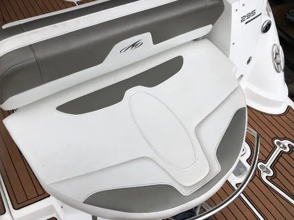Slide: The Image of Monterey 295 Sport Yacht 2015 - 6