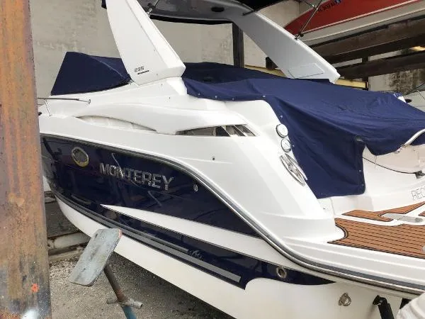 Slide: The Image of Monterey 295 Sport Yacht 2015 - 7