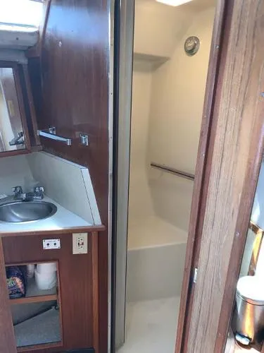 Slide: The Image of Sea Ray 390 Express 1986 - 4