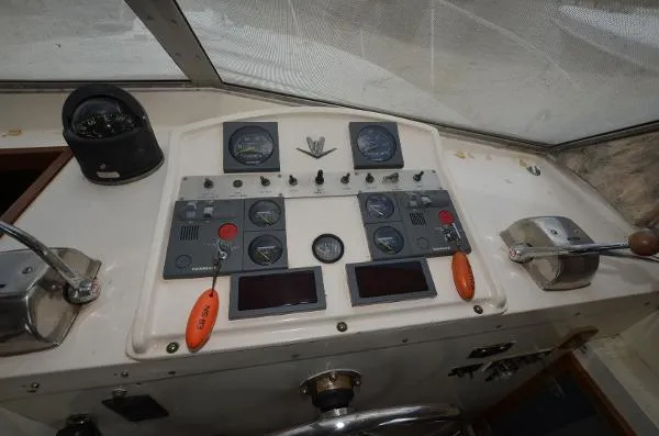 Slide: The Image of Bertram 35 Convertible 1980 - 10