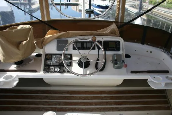 Slide: The Image of Mainship mark 3 1984 - 9