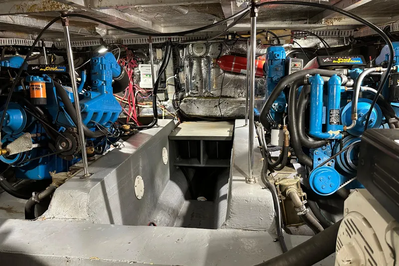 Slide: The Image of Engine room of 1995 Carver 440 Aft Cabin Motor Yacht with blue machinery. - 43