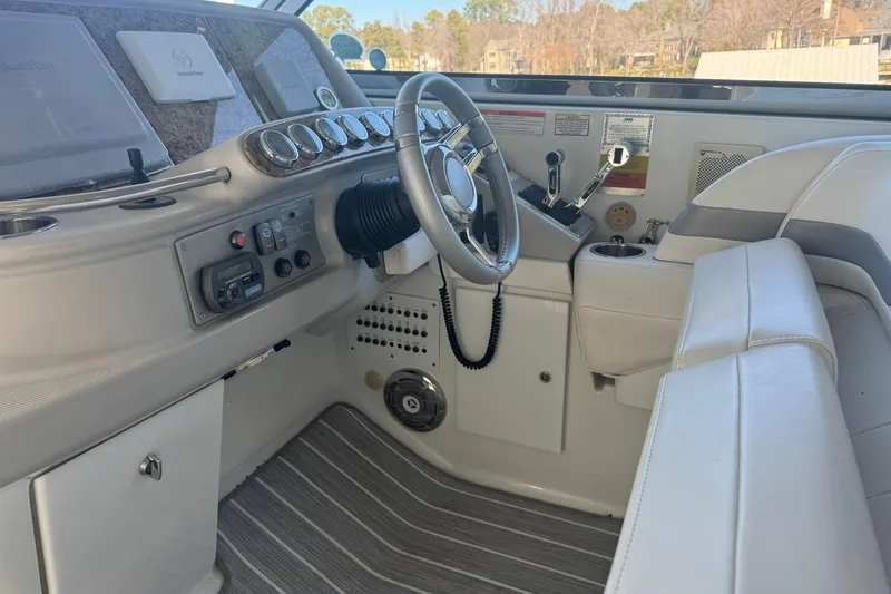 Slide: The Image of 2008 Formula 400 Super Sport boat interior with steering wheel and control panel. - 18