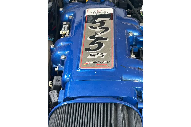 Slide: The Image of Mercury Racing 525 EFI engine in 2008 Formula 400 Super Sport boat. - 39
