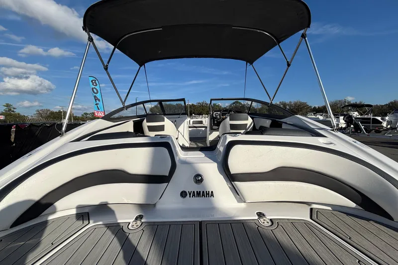 Slide: The Image of 2022 Yamaha Boats SX195 with canopy, displayed outdoors under blue sky. - 14