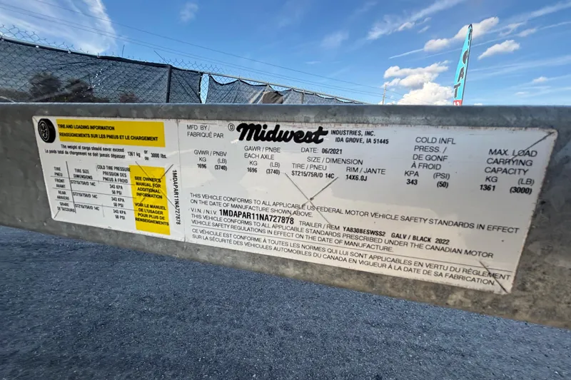 Slide: The Image of Label on a 2022 Yamaha Boats SX195 trailer, detailing tire and loading information. - 64