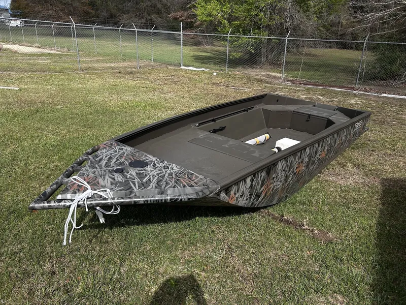 Slide: The Image of Edge Boats HSPD Series 1756DB 2026 - 2