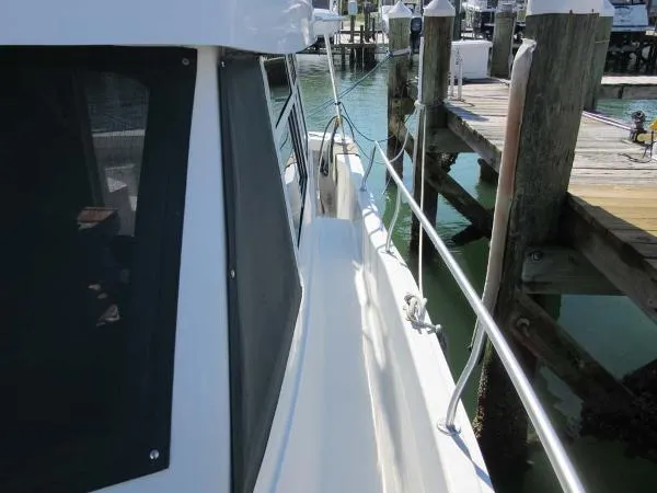 Slide: The Image of Mainship 390 Trawler 2001 - 4