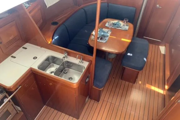 Slide: The Image of Beneteau 393 2004 - 3