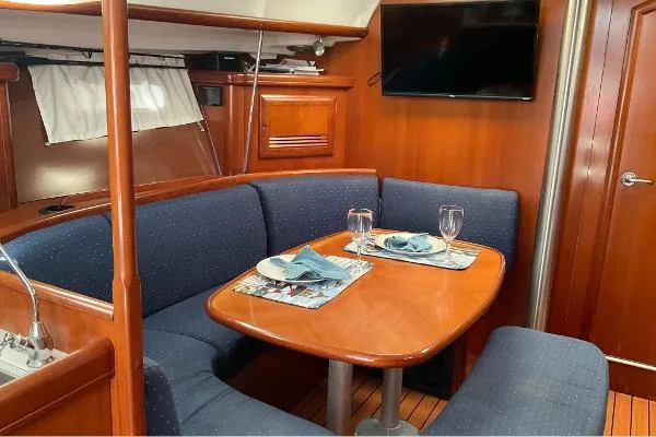 Slide: The Image of Beneteau 393 2004 - 5