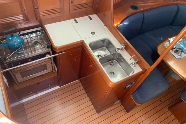 Slide: The Image of Beneteau 393 2004 - 9