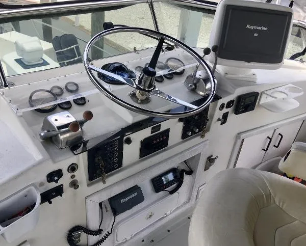 Slide: The Image of Hatteras 48 Cockpit Motor Yacht 1981 - 11