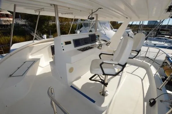 Slide: The Image of Barnett 54 Custom Powercat 2005 - 4
