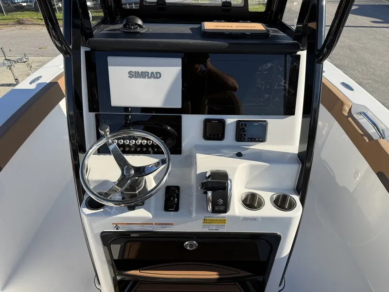 Slide: The Image of Sea Pro 242 242 DLX 2026 - 10