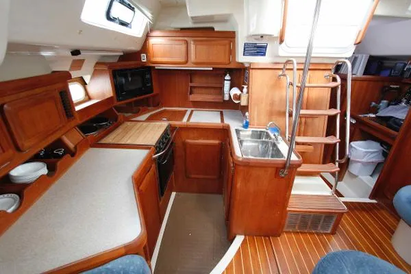Slide: The Image of Hunter 42 Passage 1997 - 4