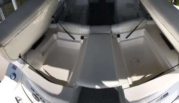 Slide: The Image of Sea Ray 270 SLX 2008 - 6