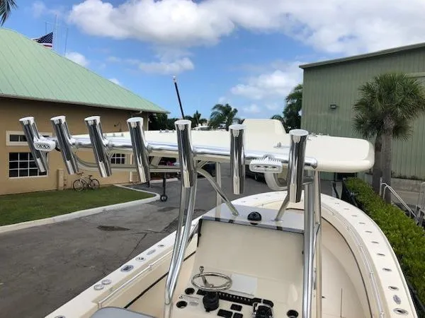 Slide: The Image of Contender 32 ST 2020 - 5