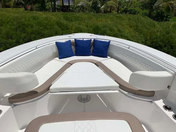 Slide: The Image of Edgewater 370 CC 2018 - 4