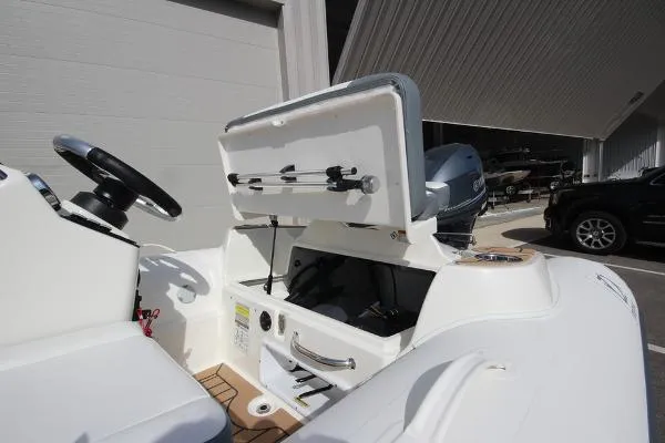 Slide: The Image of Zodiac Yachtline 360 DL NEO 40hp In Stock 2020 - 10