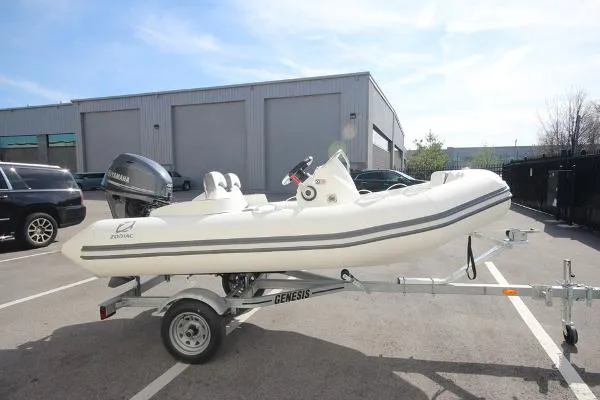 Slide: The Image of Zodiac Yachtline 360 DL NEO 40hp In Stock 2020 - 3