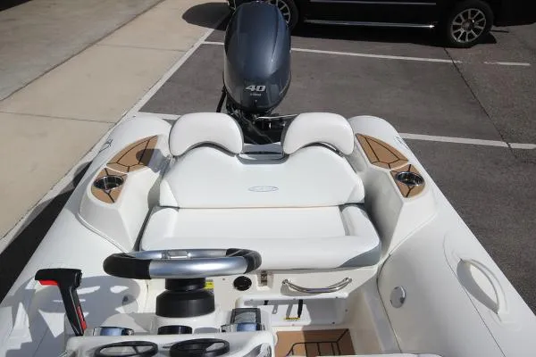 Slide: The Image of Zodiac Yachtline 360 DL NEO 40hp In Stock 2020 - 8