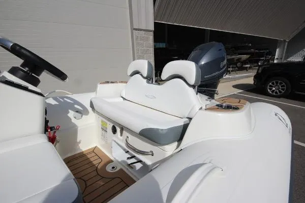Slide: The Image of Zodiac Yachtline 360 DL NEO 40hp In Stock 2020 - 9