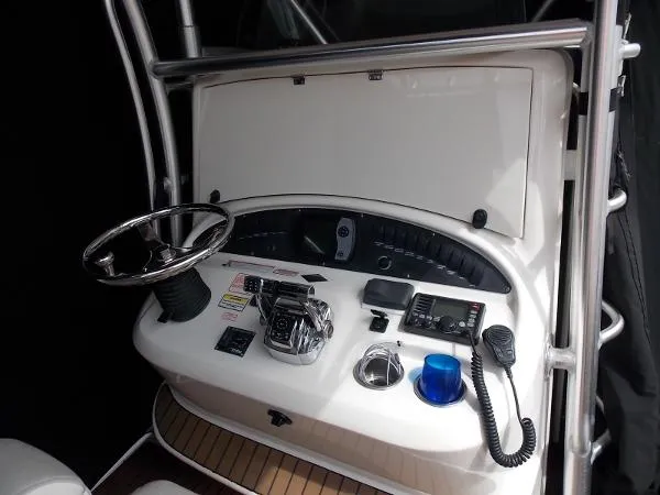 Slide: The Image of Boston Whaler 320 Outrage 2006 - 11