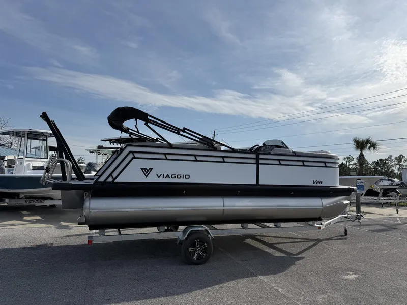 Slide: The Image of Viaggio Lago V 20 U-HONDA 140 2026 - 2