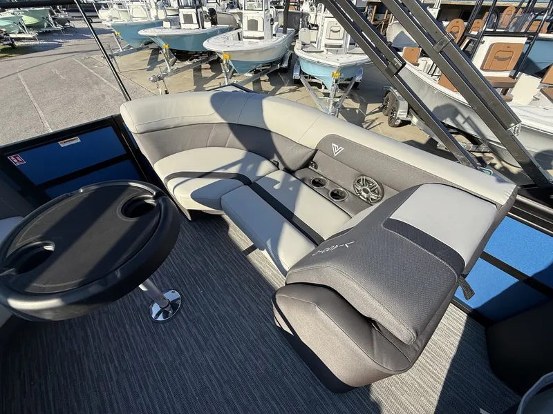 Slide: The Image of Viaggio Lago X 22U 2026 - 3