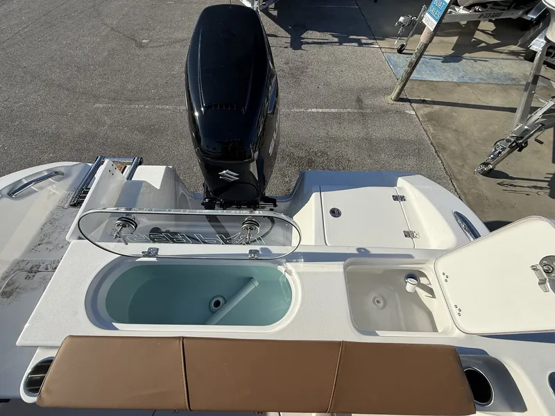 Slide: The Image of Sea Pro 242 242 DLX 2026 - 15