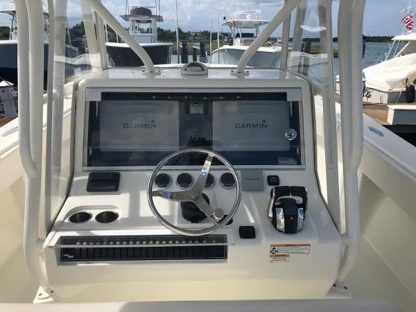 Slide: The Image of SeaVee 370z 2018 - 5