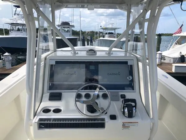 Slide: The Image of SeaVee 370z 2018 - 6