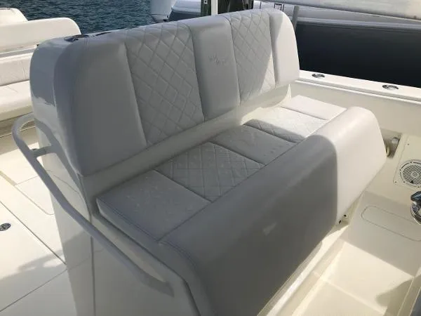 Slide: The Image of SeaVee 370z 2018 - 8