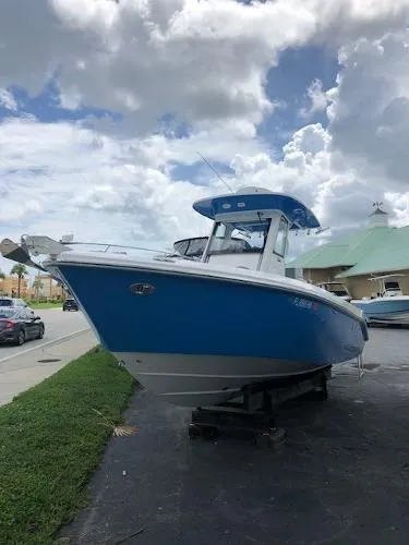 Slide: The Image of Everglades 255 Center Console 2017 - 0