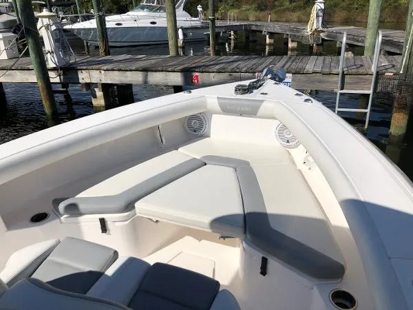 Slide: The Image of Everglades 255 Center Console 2017 - 3