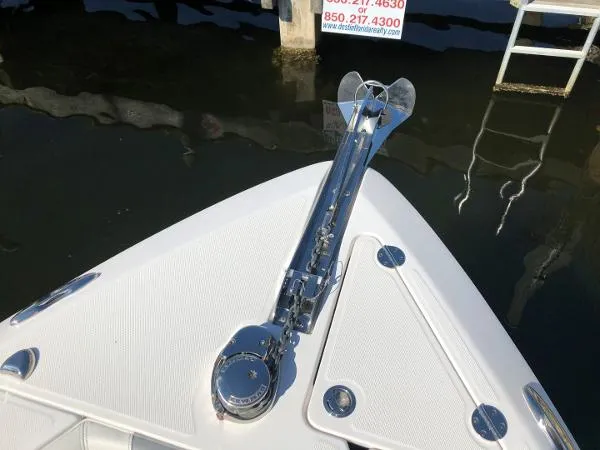Slide: The Image of Everglades 255 Center Console 2017 - 4
