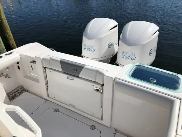 Slide: The Image of Everglades 255 Center Console 2017 - 9