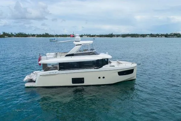 Slide: The Image of Absolute NAVETTA 52 2017 - 0