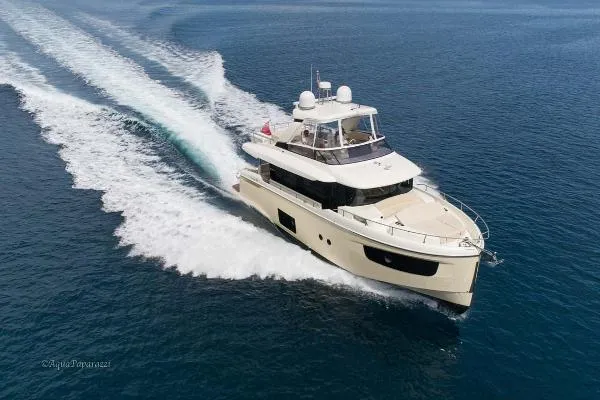 Slide: The Image of Absolute NAVETTA 52 2017 - 1