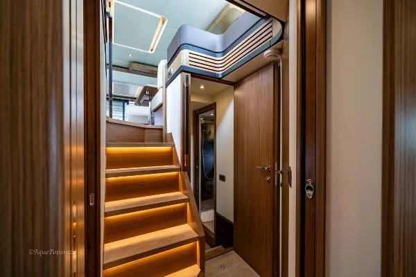 Slide: The Image of Absolute NAVETTA 52 2017 - 11