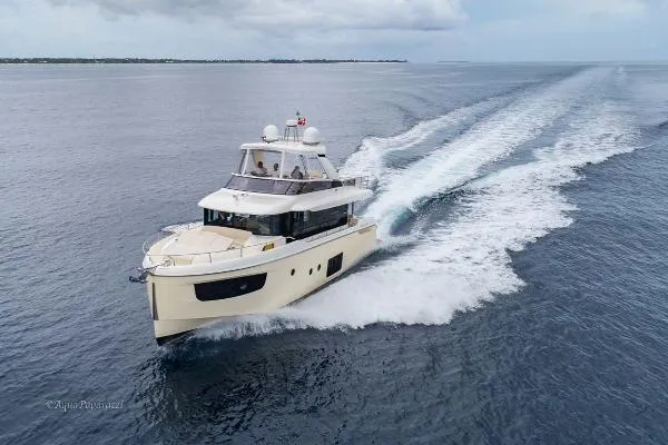 Slide: The Image of Absolute NAVETTA 52 2017 - 3