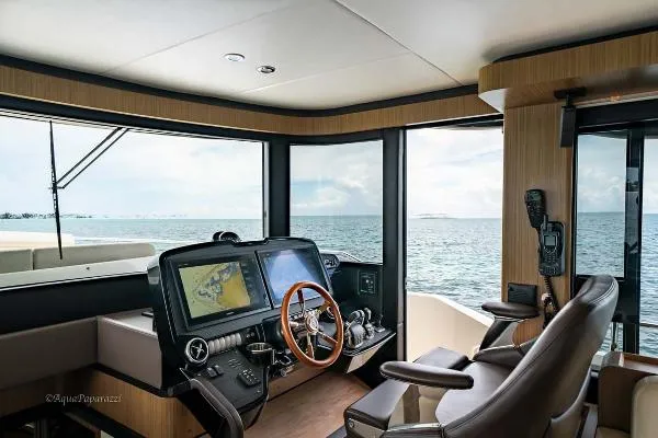 Slide: The Image of Absolute NAVETTA 52 2017 - 4