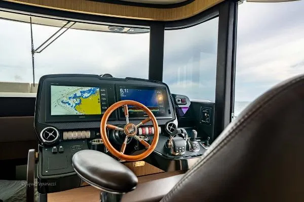 Slide: The Image of Absolute NAVETTA 52 2017 - 5
