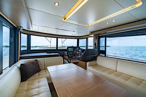 Slide: The Image of Absolute NAVETTA 52 2017 - 6