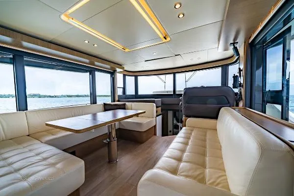 Slide: The Image of Absolute NAVETTA 52 2017 - 7