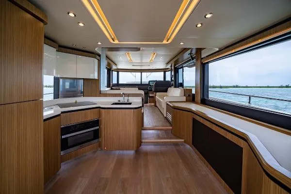 Slide: The Image of Absolute NAVETTA 52 2017 - 8