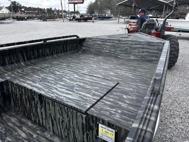 Slide: The Image of Edge Boats HSPD Series 1656DB 2026 - 9